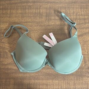 PINK Victoria's Secret Green T-Shirt Bra with Underwire